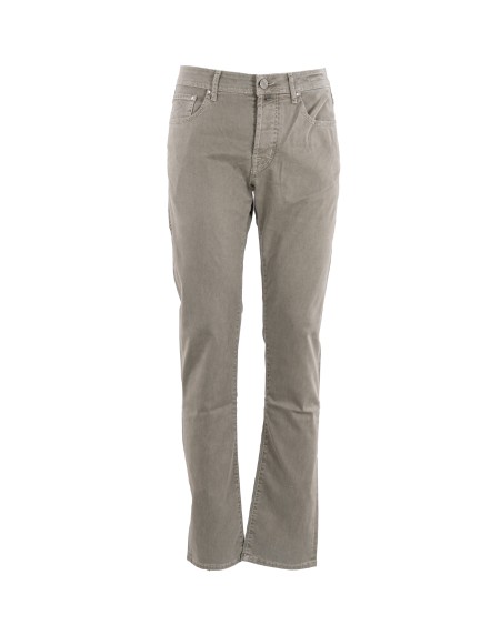 Shop JACOB COHEN  Jeans: Jacob Cohen jeans "Bard".
Regular slim fit.
Modello a cinque tasche con logo ricamato sul taschino.
Vita regolare.
Passanti al punto vita.
Chiusura con bottoni.
Bottone dalla forma convessa smaltato grigio medio, bordo esterno con finitura canna di fucile e logo inciso.
Patta interna ricamata con nome del pantalone e citazione del fondatore.
Salpa in nabuk con bordi e logo impressi.
Include bandana con stampa paisley
Profumati con l’esclusiva fragranza Jacob Cohën.
Composizione: 98% cotone, 2% elastan.
Made in Italy.. S4216 BARD-B37